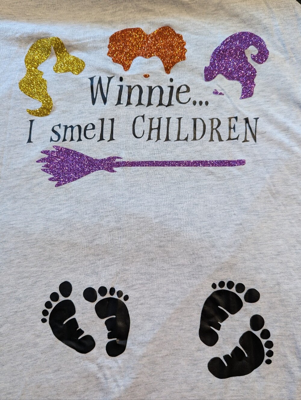 Hocus Pocus Twin Themed Shirt "Winnie I Smell Children" Size Large Like New